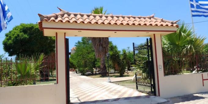 Agios Georgios  Hotel Takis מראה חיצוני תמונה